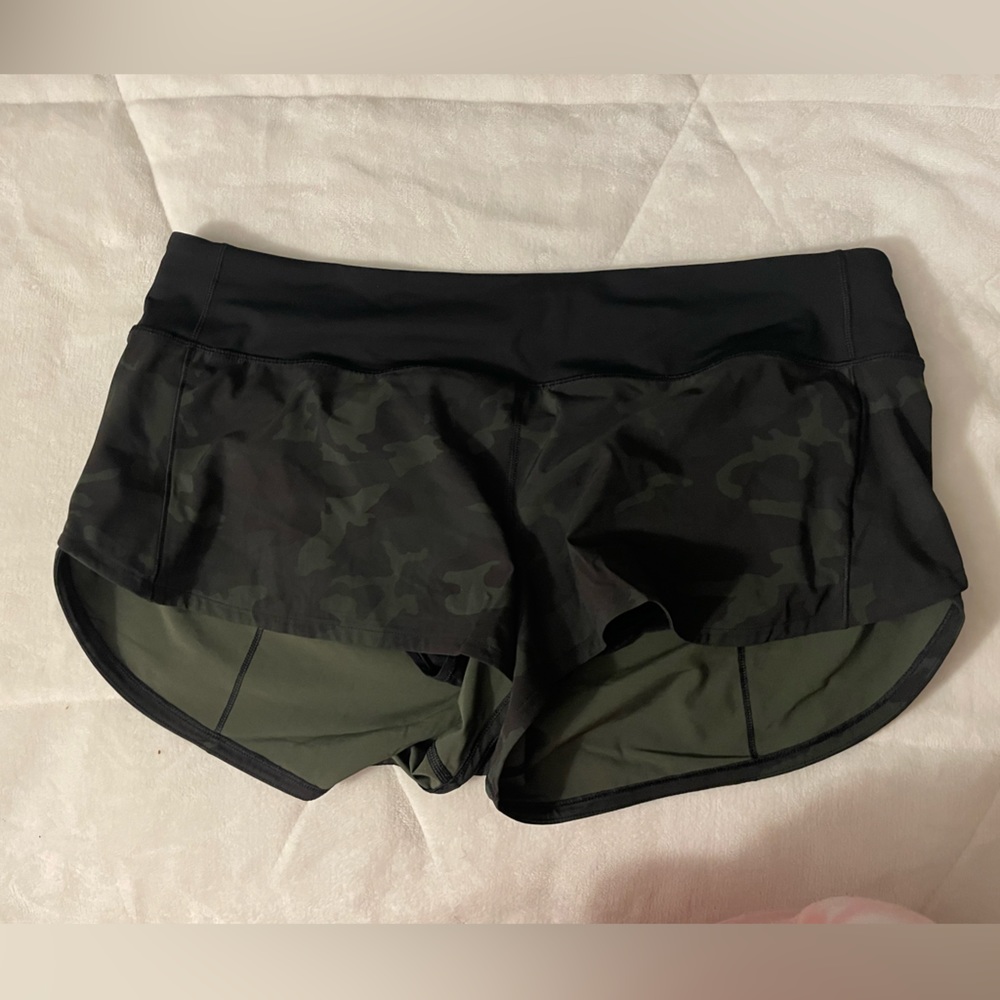 Lululemon speed up shorts 2.5” Black and Green Camo